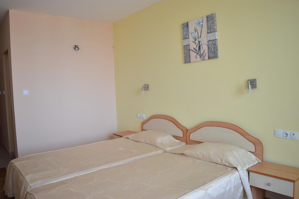 Family Hotel Coral Sozopol Quarto foto